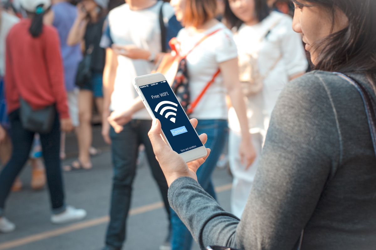 A user connects to a public Wi-Fi solution with full coverage.
